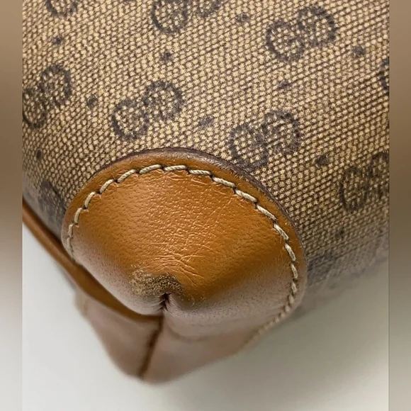 Authentic Gucci Micro GG Supreme Crossbody Bag - Picture 10 of 16